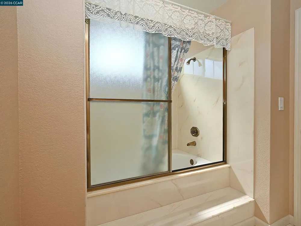6670 Edgewood Way Castro Valley, CA 94552