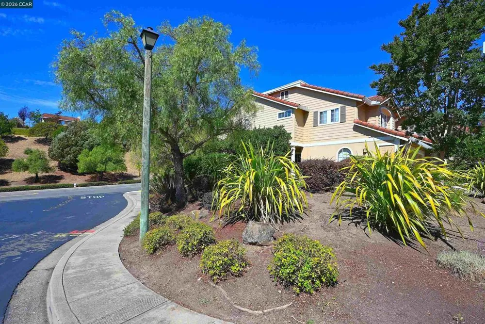 6670 Edgewood Way Castro Valley, CA 94552