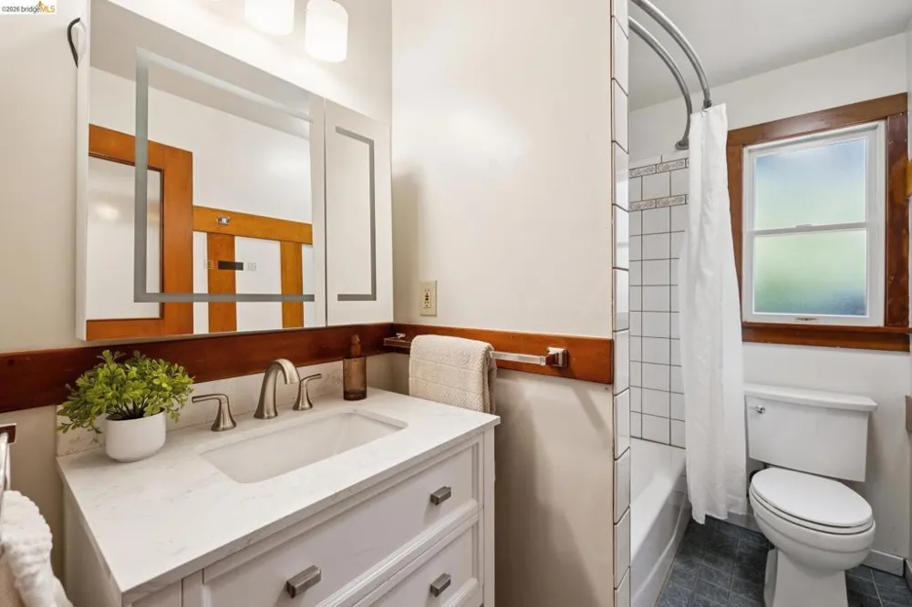 2421 9Th St Berkeley, CA 94710