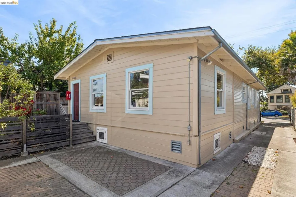 2421 9Th St Berkeley, CA 94710