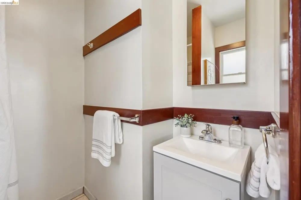 2421 9Th St Berkeley, CA 94710