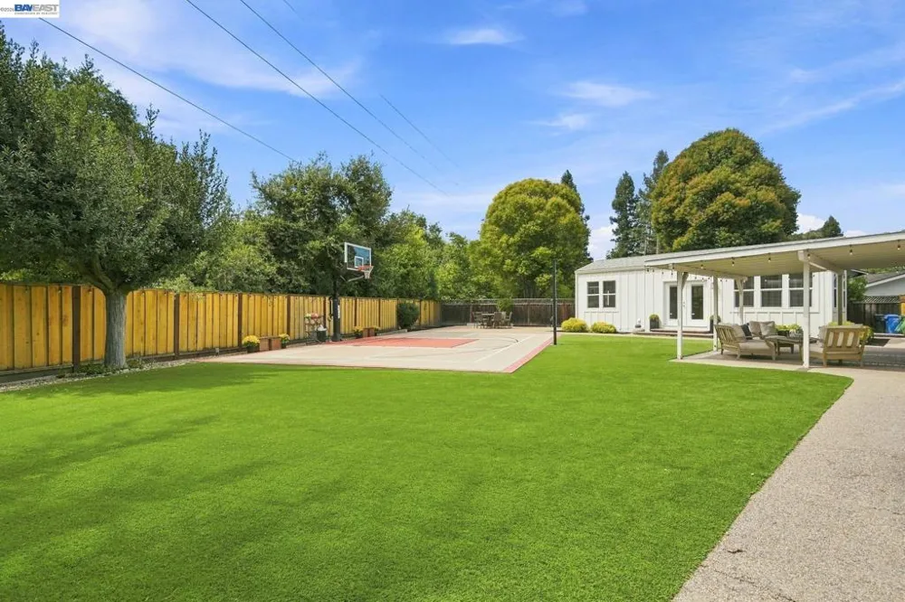 14 Liberta Court Danville, CA 94526