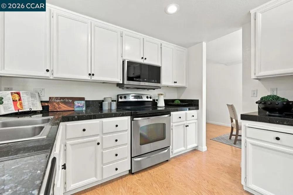 364 Flaming Oak Dr Pleasant Hill, CA 94523