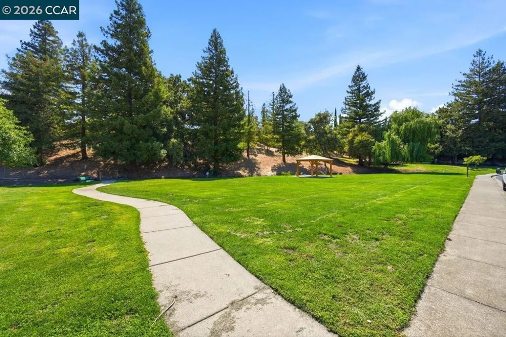 364 Flaming Oak Dr Pleasant Hill, CA 94523