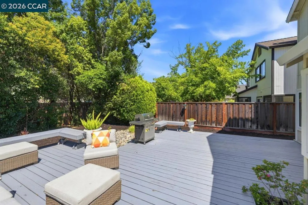 364 Flaming Oak Dr Pleasant Hill, CA 94523