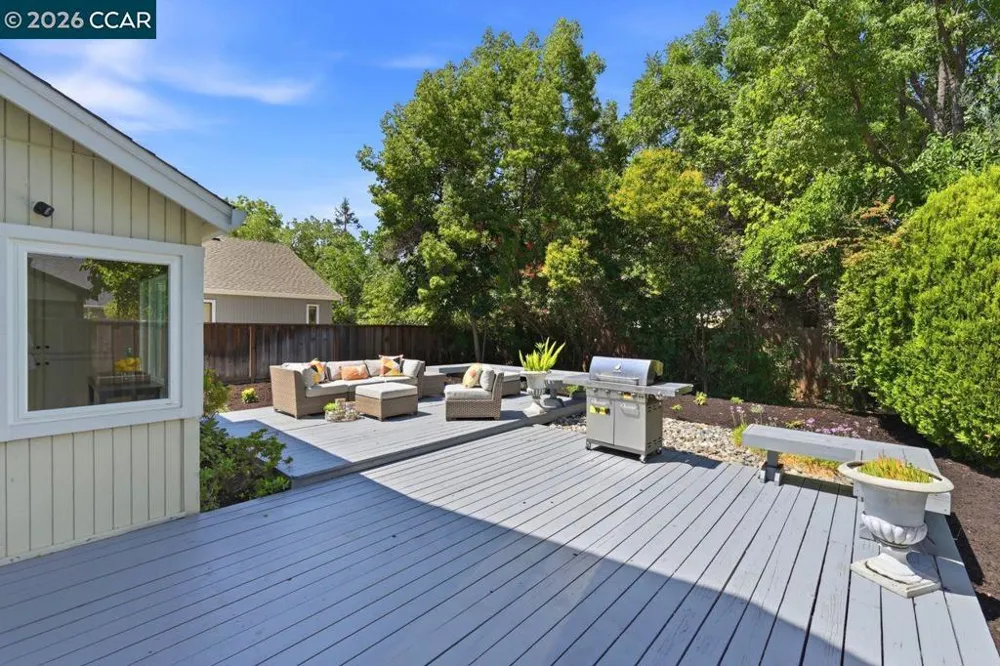 364 Flaming Oak Dr Pleasant Hill, CA 94523