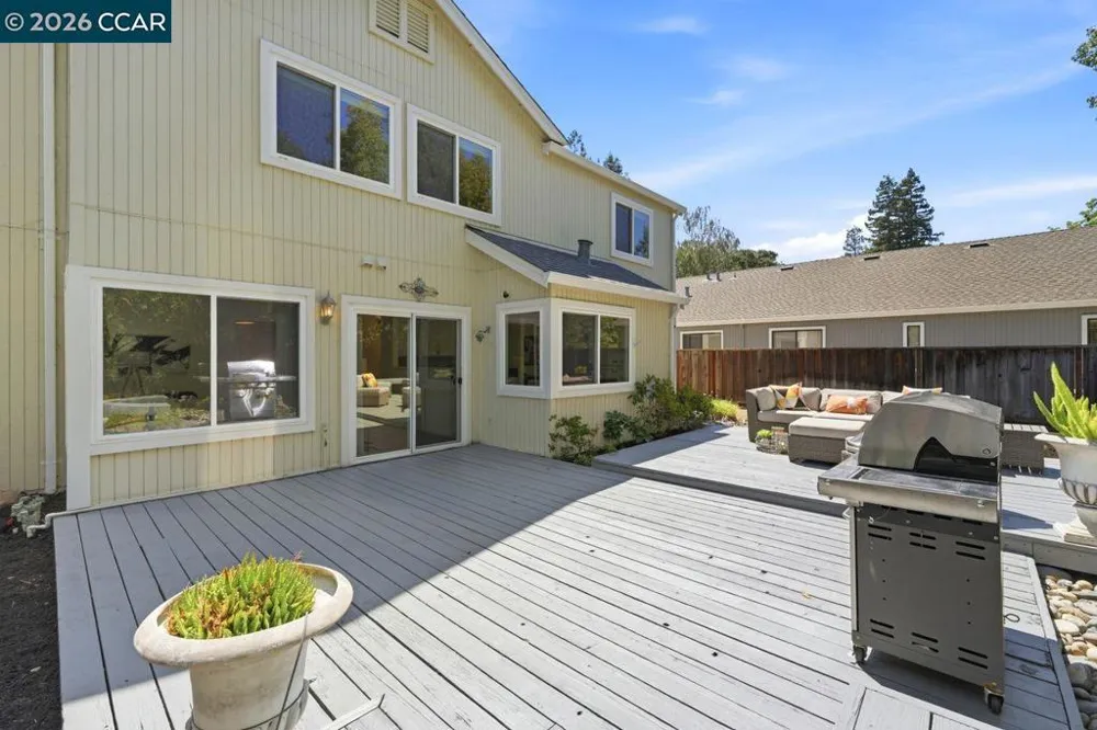364 Flaming Oak Dr Pleasant Hill, CA 94523