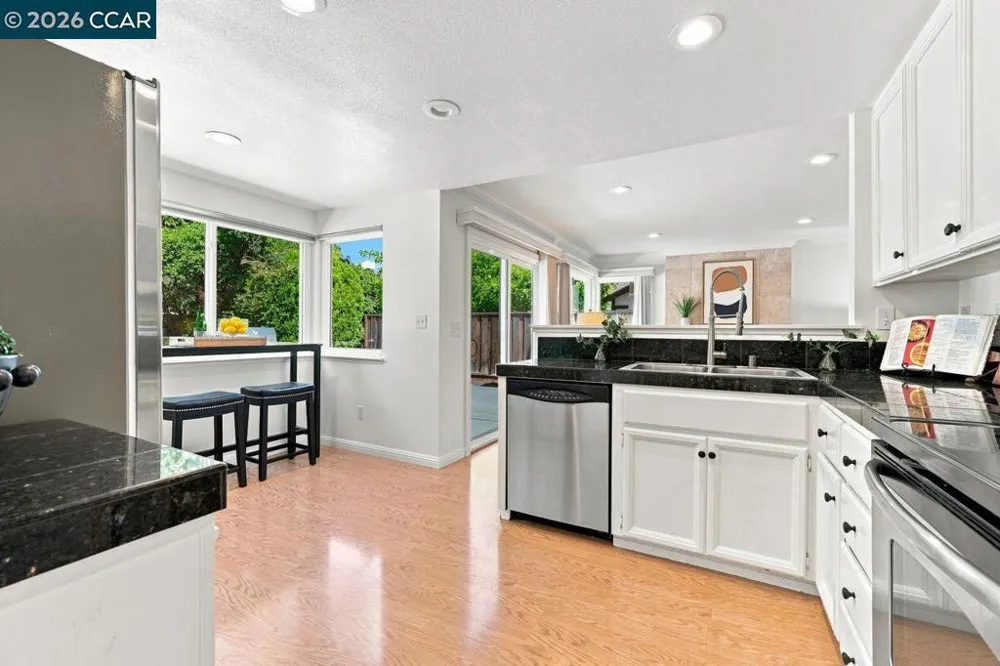 364 Flaming Oak Dr Pleasant Hill, CA 94523