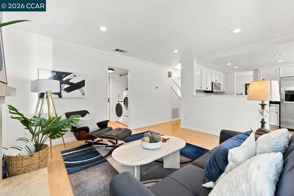 364 Flaming Oak Dr Pleasant Hill, CA 94523