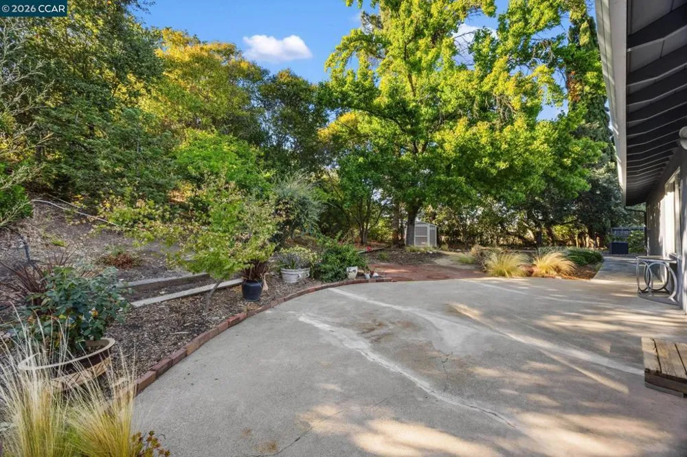 37 Cornell Ct Pleasant Hill, CA 94523