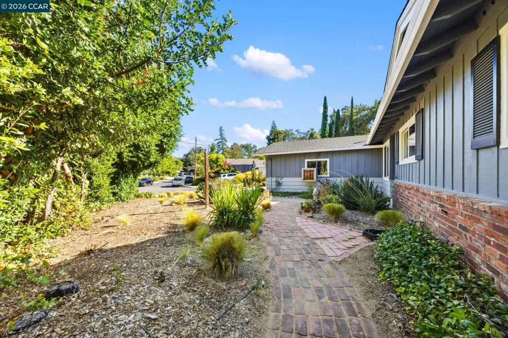 37 Cornell Ct Pleasant Hill, CA 94523
