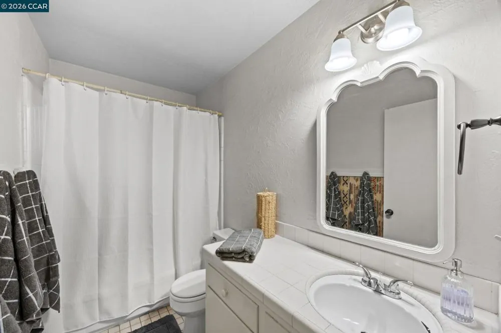 37 Cornell Ct Pleasant Hill, CA 94523