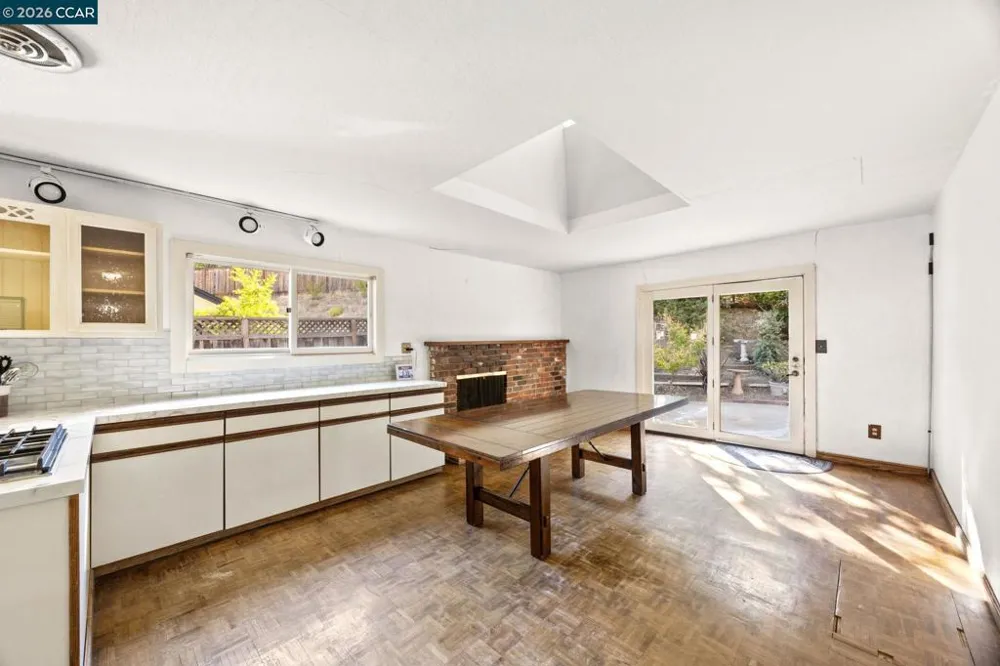 37 Cornell Ct Pleasant Hill, CA 94523