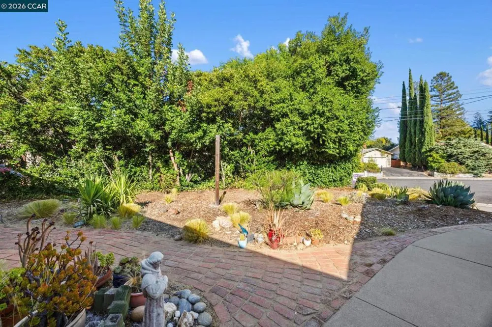 37 Cornell Ct Pleasant Hill, CA 94523