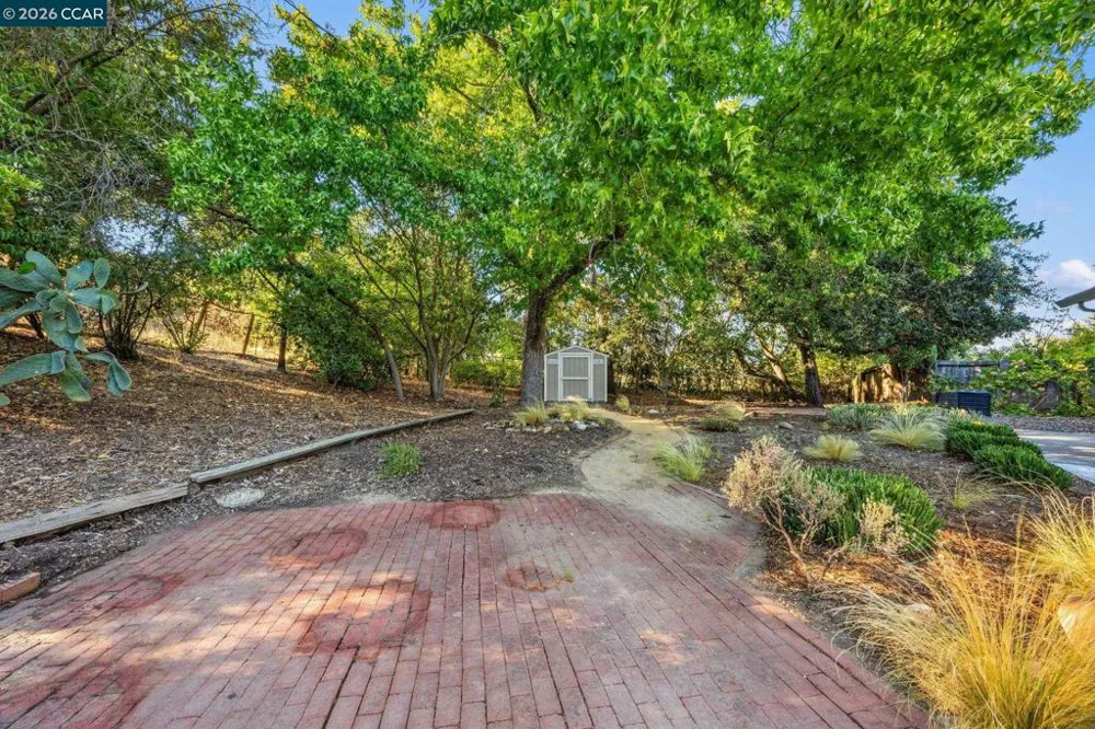 37 Cornell Ct Pleasant Hill, CA 94523