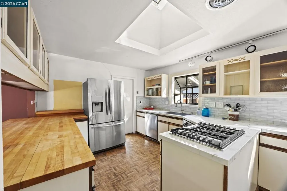 37 Cornell Ct Pleasant Hill, CA 94523