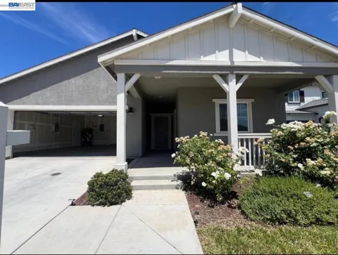 935 Grimsby Lane
