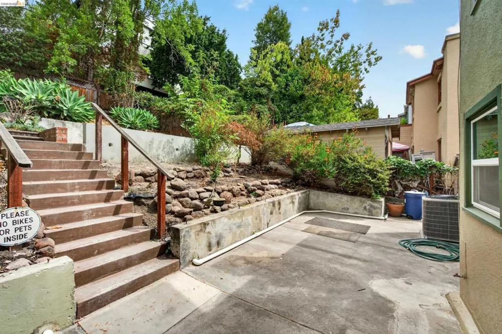 846 Mandana Blvd Oakland, CA 94610