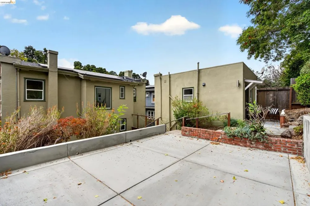 846 Mandana Blvd Oakland, CA 94610