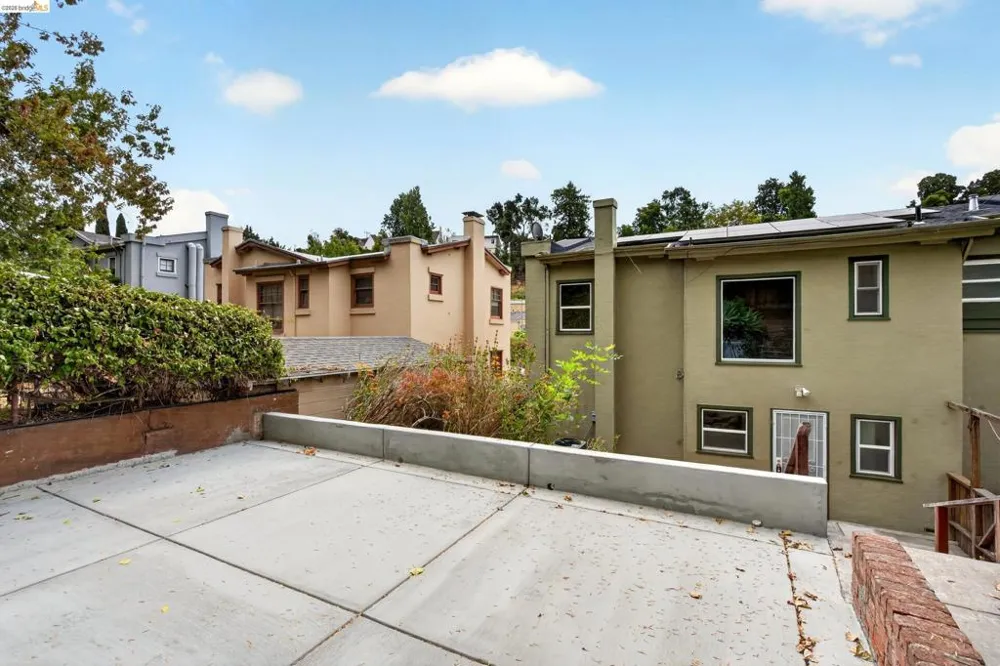 846 Mandana Blvd Oakland, CA 94610