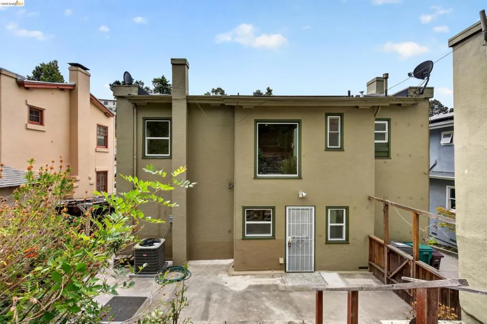 846 Mandana Blvd Oakland, CA 94610