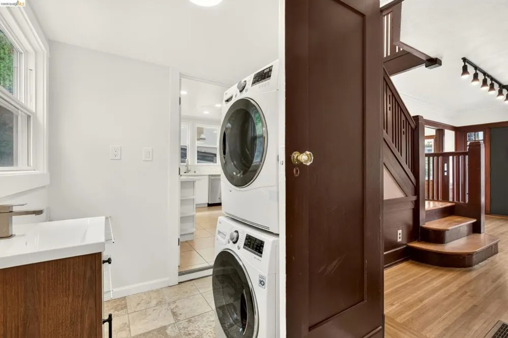 846 Mandana Blvd Oakland, CA 94610