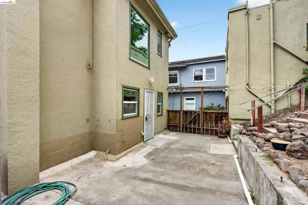 846 Mandana Blvd Oakland, CA 94610