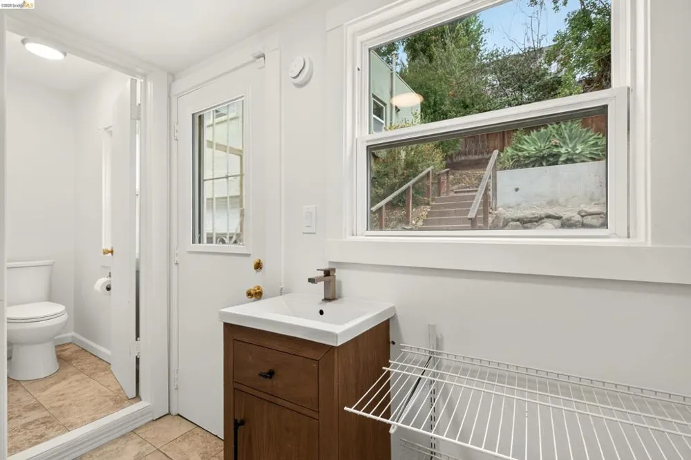 846 Mandana Blvd Oakland, CA 94610