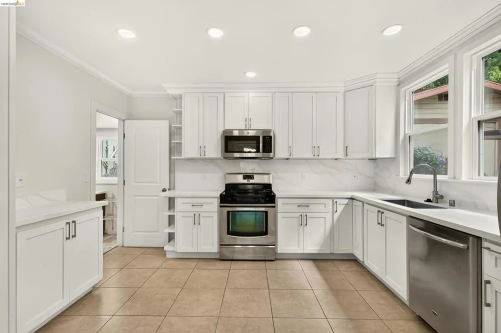 846 Mandana Blvd Oakland, CA 94610