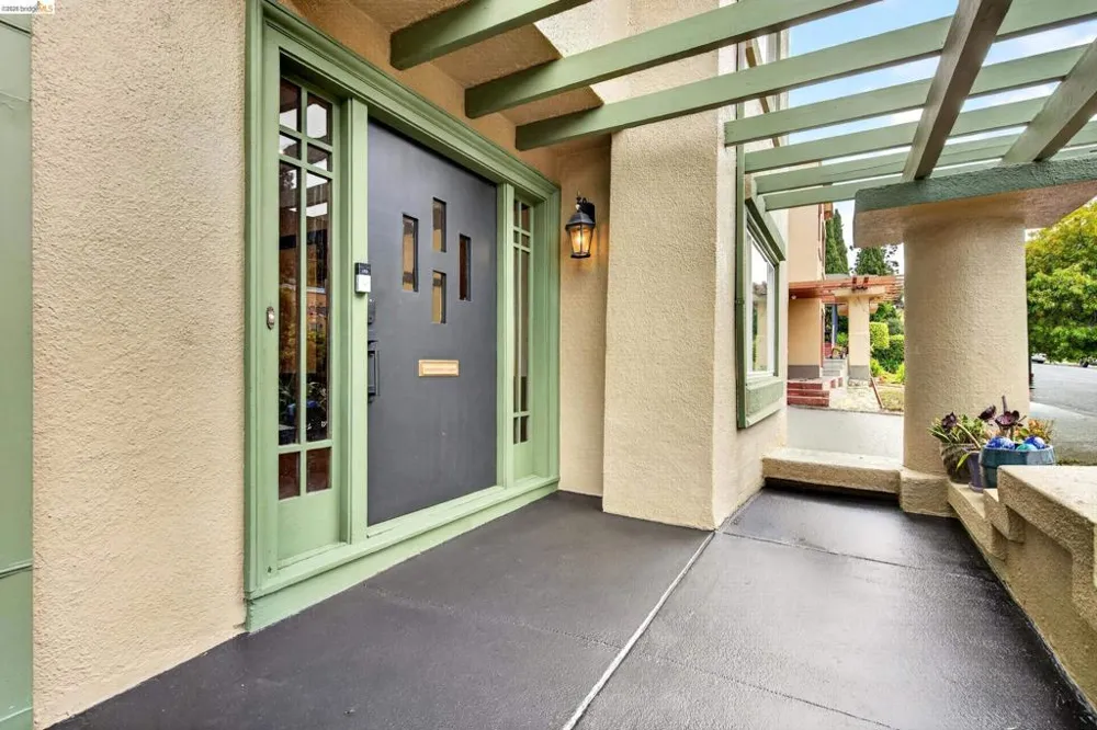 846 Mandana Blvd Oakland, CA 94610