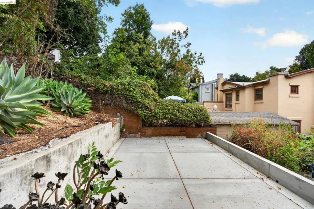 846 Mandana Blvd Oakland, CA 94610