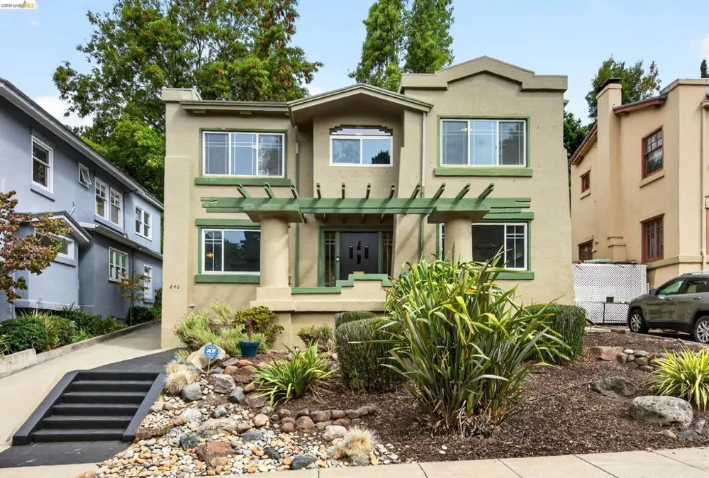 846 Mandana Blvd Oakland, CA 94610
