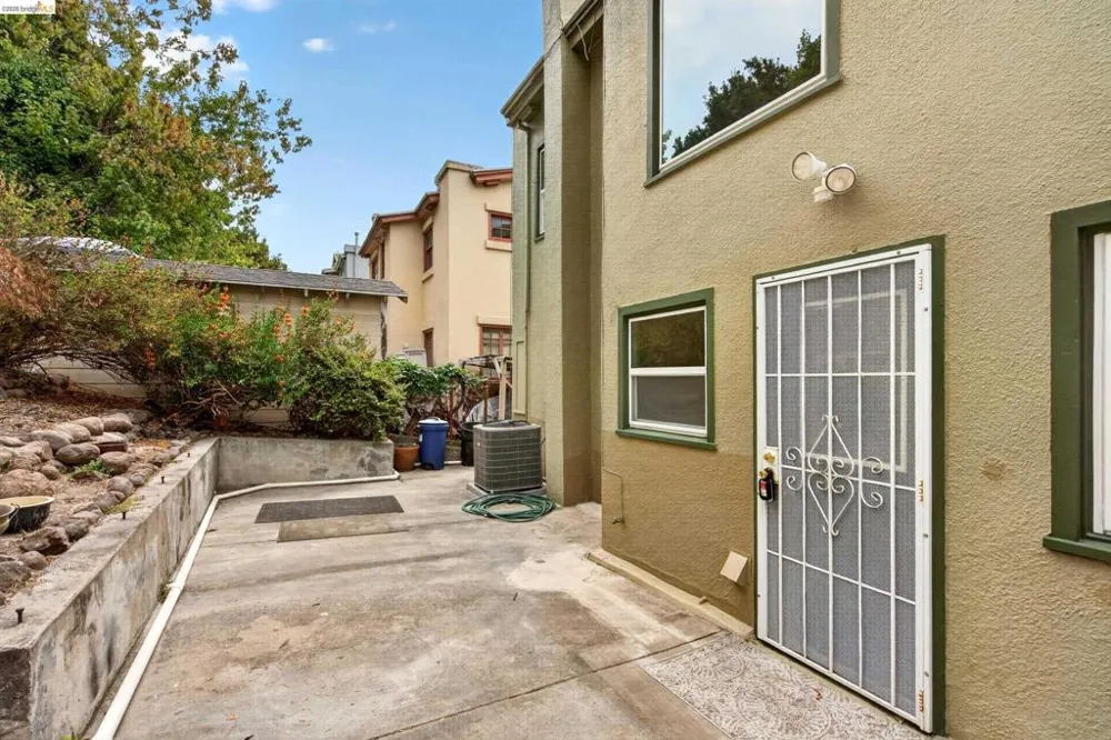 846 Mandana Blvd Oakland, CA 94610
