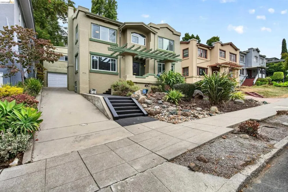 846 Mandana Blvd Oakland, CA 94610