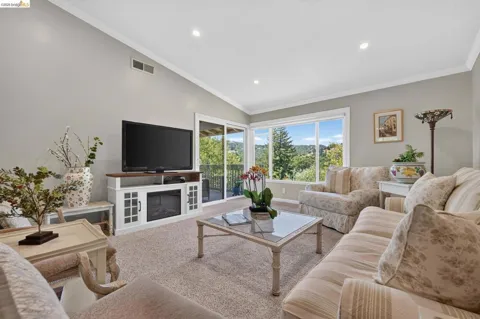 2608 Saklan Indian Drive ##3
