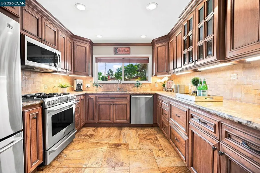 1445 Bassett Dr Concord, CA 94521