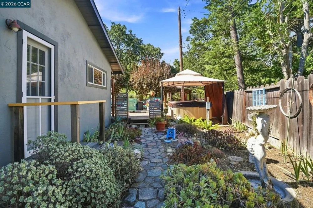 1445 Bassett Dr Concord, CA 94521