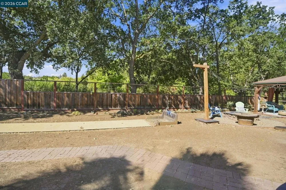 1445 Bassett Dr Concord, CA 94521