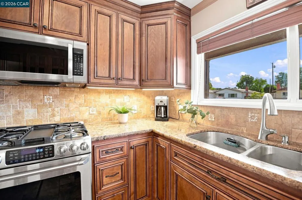 1445 Bassett Dr Concord, CA 94521