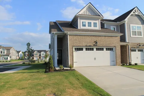 5711 Cloverwood Dr