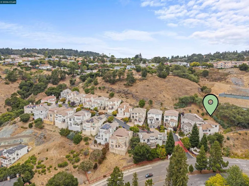 698 Via Rialto Oakland, CA 94619