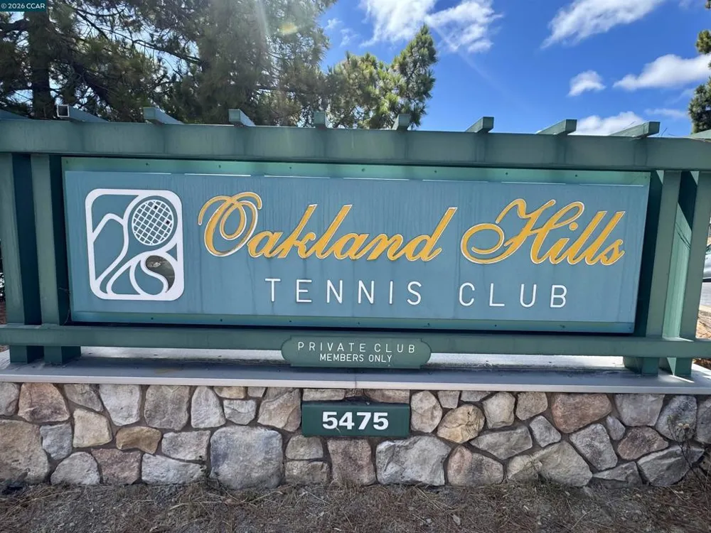 698 Via Rialto Oakland, CA 94619