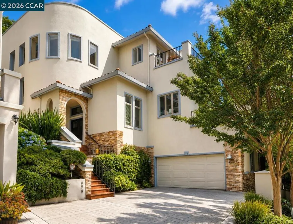 698 Via Rialto Oakland, CA 94619