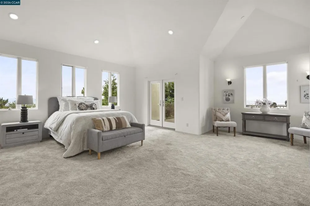 698 Via Rialto Oakland, CA 94619
