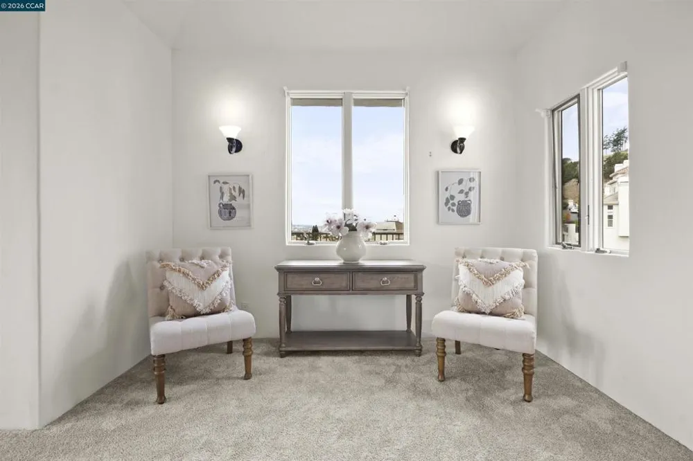 698 Via Rialto Oakland, CA 94619