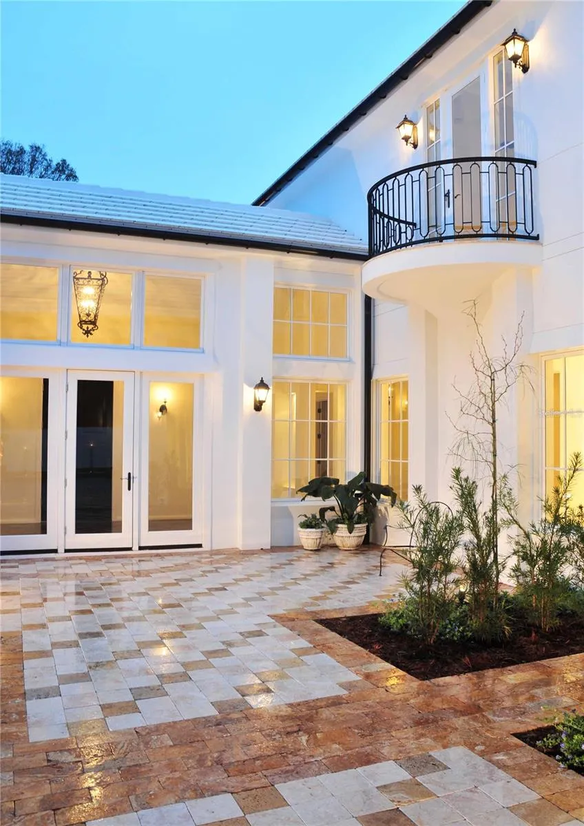 1740 S ORANGE AVENUE Sarasota, FL 34239
