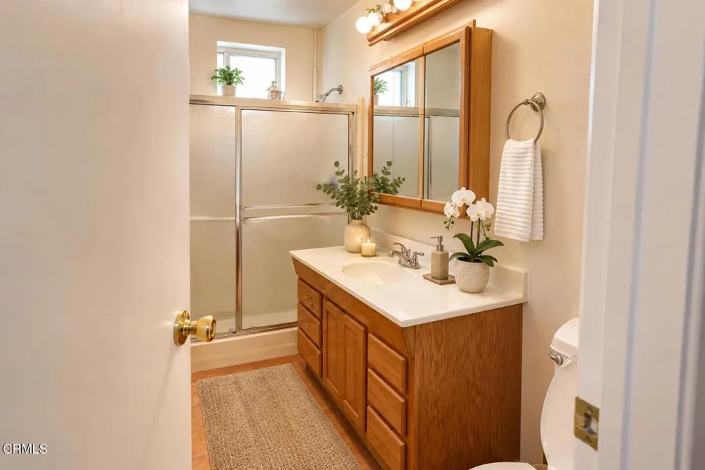 935 E Hillcrest Drive Thousand Oaks, CA 91360
