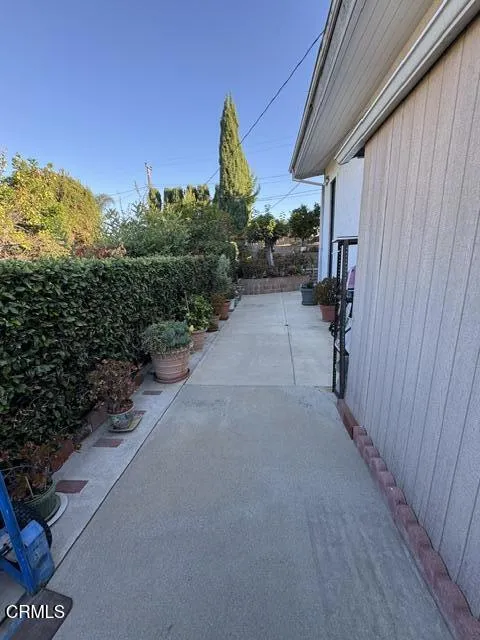 935 E Hillcrest Drive Thousand Oaks, CA 91360
