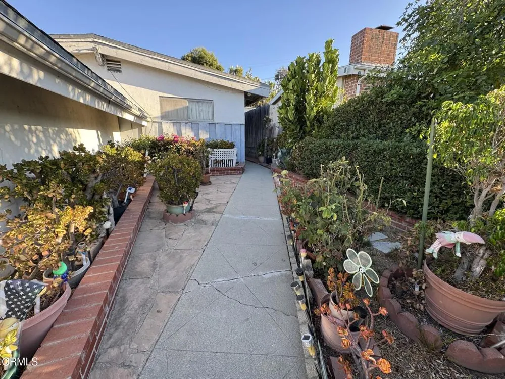 935 E Hillcrest Drive Thousand Oaks, CA 91360