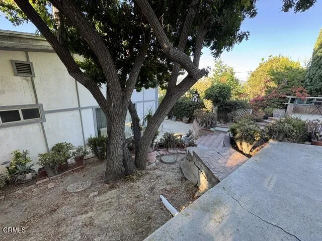 935 E Hillcrest Drive Thousand Oaks, CA 91360